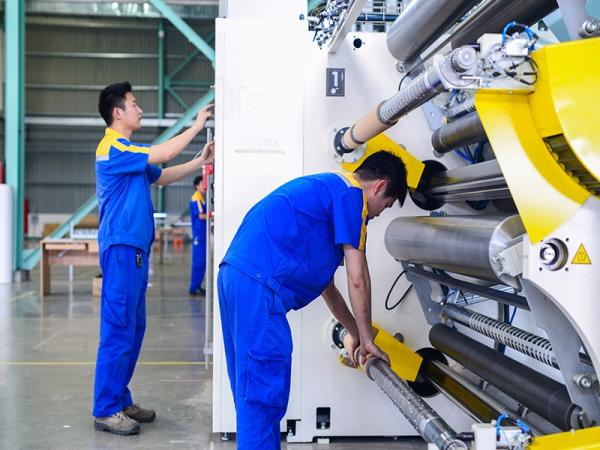 Peralatan pengeluaran